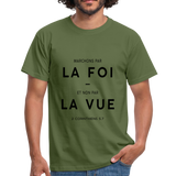 T-shirt chrétien Homme : 2 Corinthiens 5:7 - vert militaire