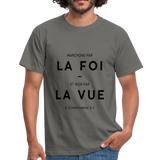 T-shirt chrétien Homme : 2 Corinthiens 5:7 - gris graphite